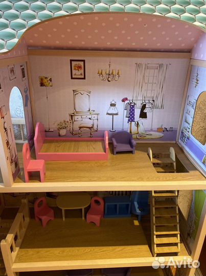 Кукольный домик с мебелью