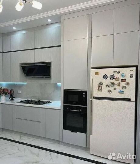 Кухня на заказ Бастони. Компактная угловая кухня