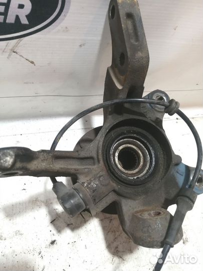 Кулак поворотный передний левый Nissan Cube Z10