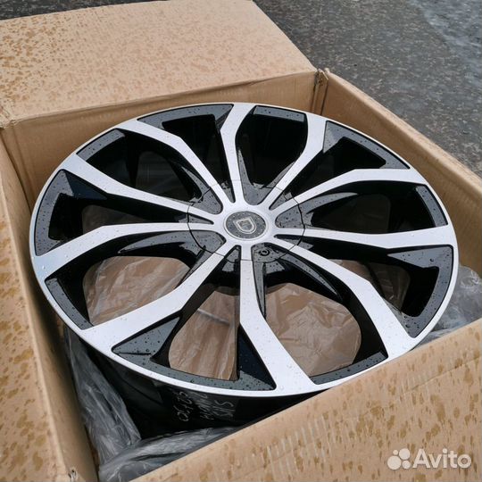 Колеса в сборе оригинал R22 на Cadillac Escalade