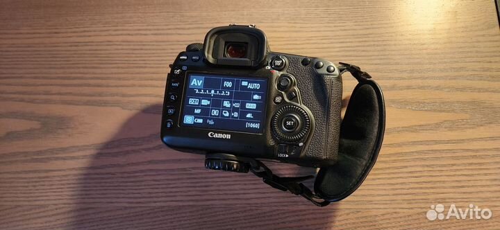 Зеркальный фотоаппарат Canon EOS 5D Mark IV (Body