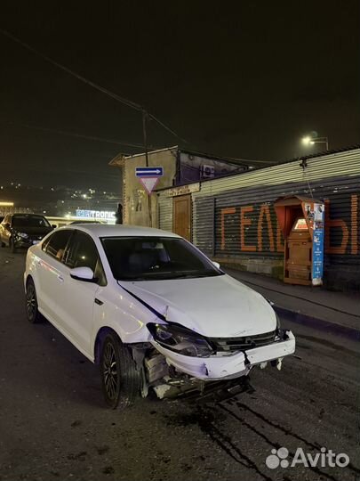 Volkswagen Polo 1.6 МТ, 2016, битый, 154 000 км