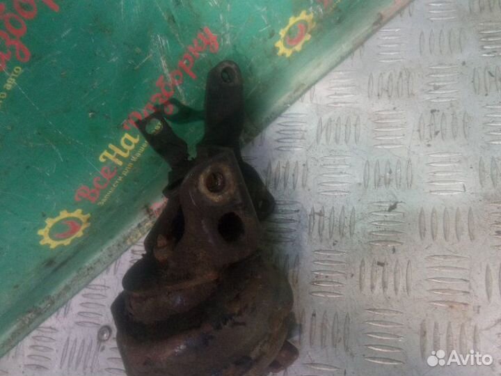 Подушка двигателя Volkswagen Passat B3