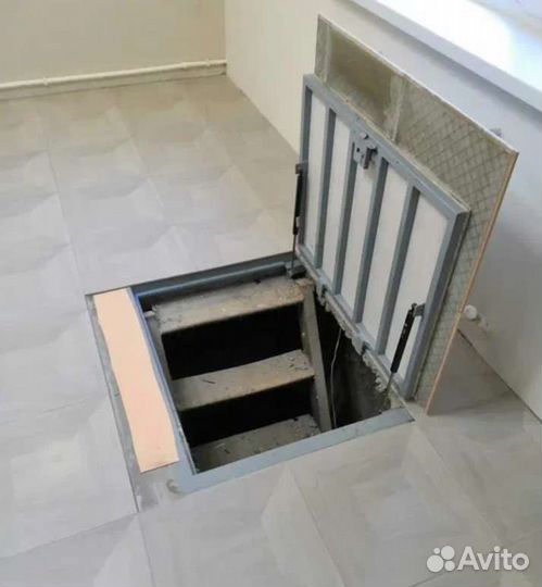 Напольный люк в подвал