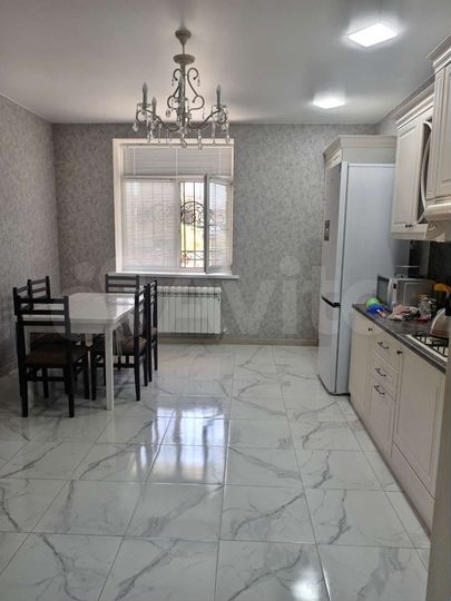 2-к. квартира, 74 м², 1/4 эт.