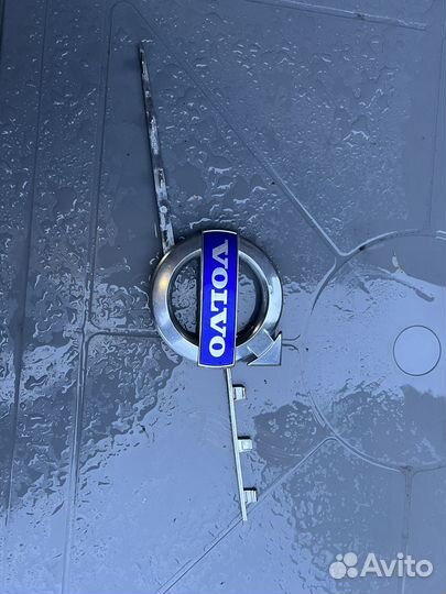 Значек volvo на решетку радиатора