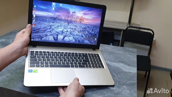 Ноутбук Asus (экран Full HD, 4 ядра, карта Nvidia)