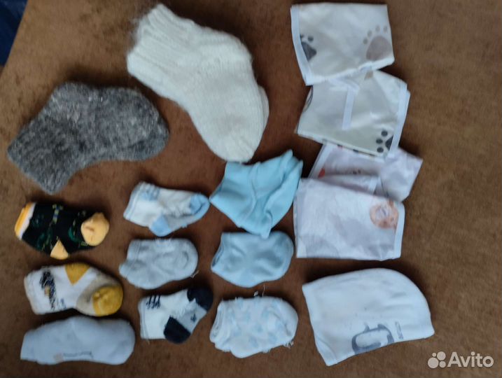 Для детей шапочки,носочки,бутолычка