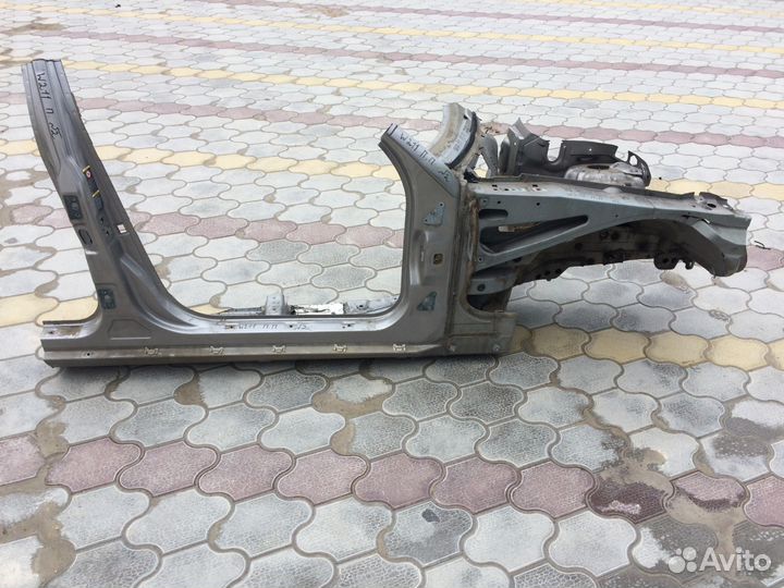 Лонжерон + средняя стойка с порогом Mercedes W211