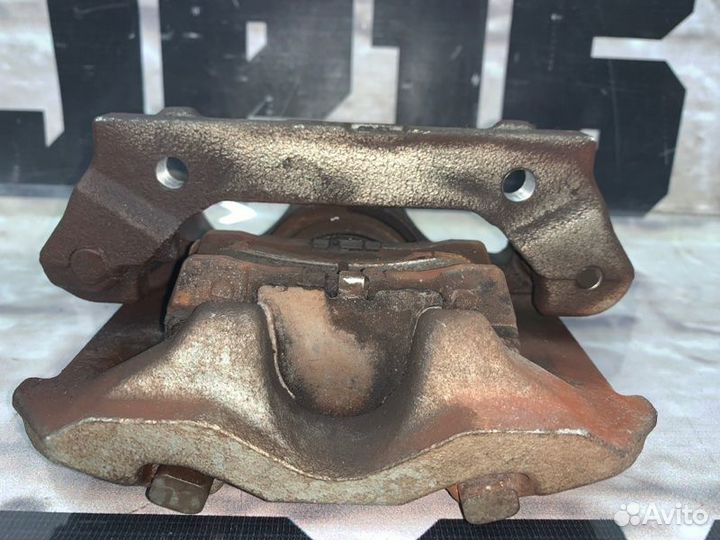 Суппорт тормозной задний левый Lexus Is250 GSE20