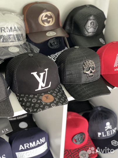 Бейсболки разных брендов в наличии