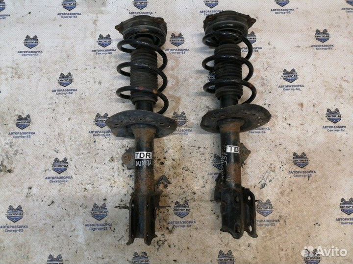 Стойка подвески передняя Nissan Juke F15