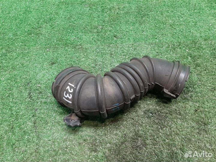 Патрубок воздушного фильтра Toyota Corolla E120 2