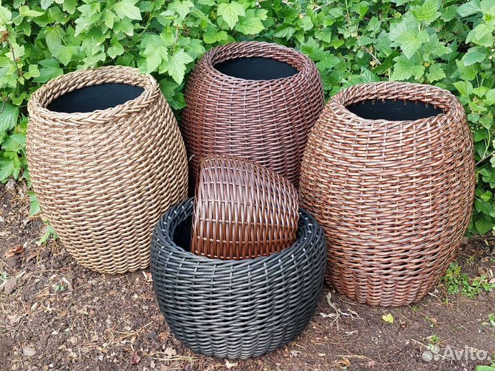 Кашпо для цветов из ротанга