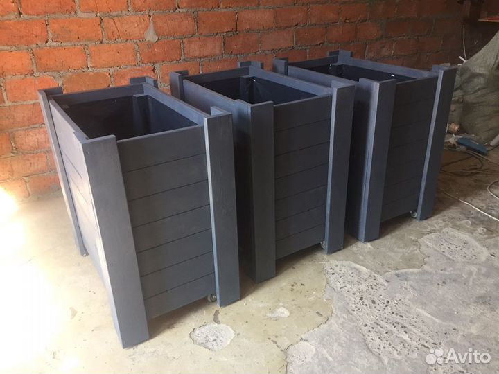 Деревянное кашпо на улицу