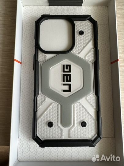 Чехол на iPhone 15 pro UAG