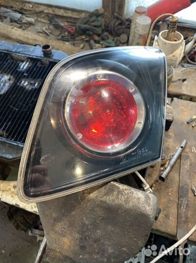 Фонарь в крышку багажника mazda 3 bk оригинал прав