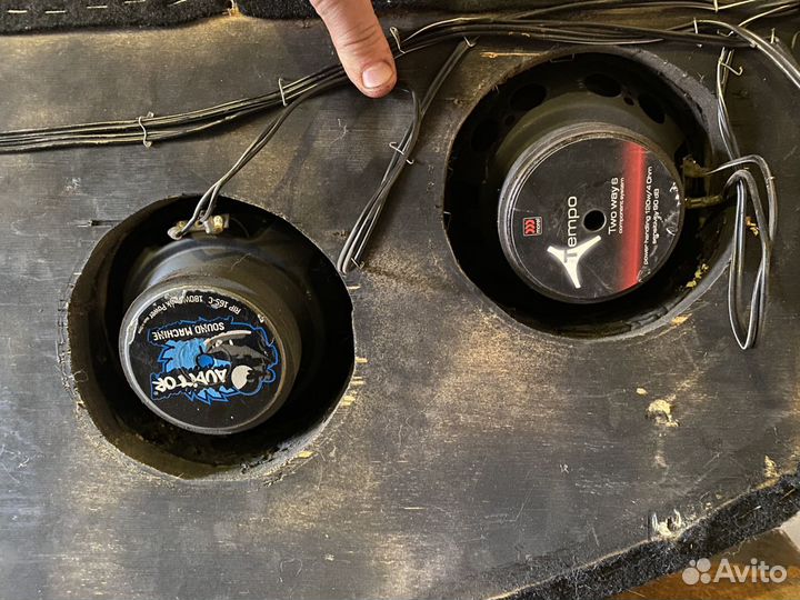 Продам колонки с полкой в сборе на приору