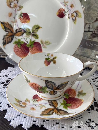 Очень красивое чайное трио из костяного фарфора