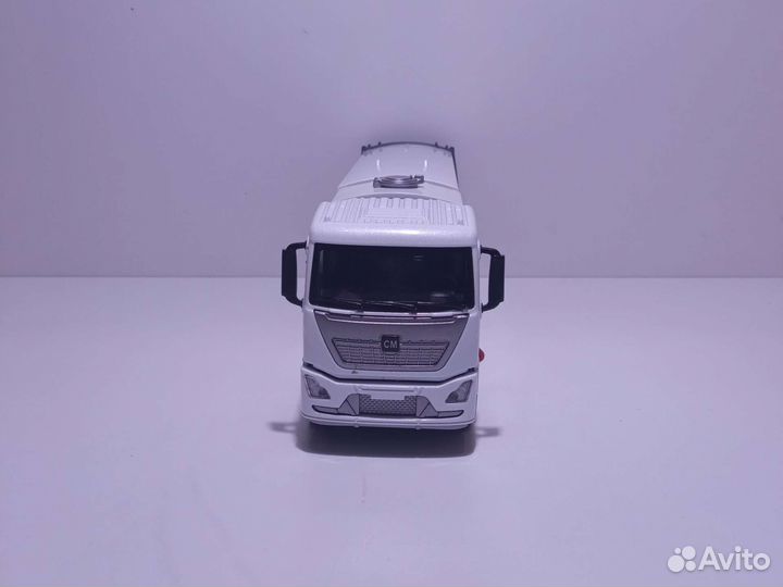 Машина уборочная металлическая