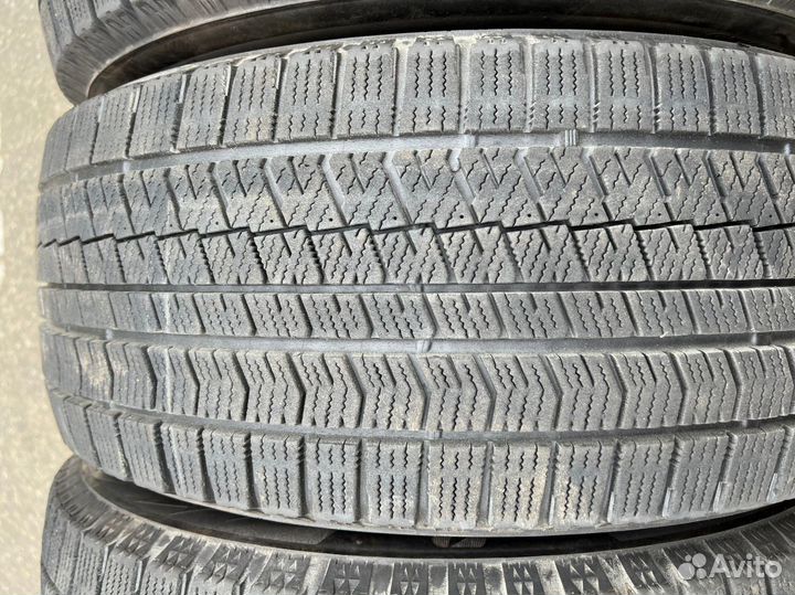 Bridgestone Blizzak VRX2 225/55 R17 97Q