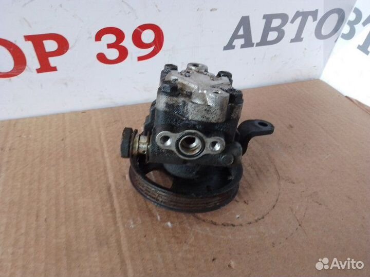 Насос гидроусилителя руля Nissan Navara D40 2.5D