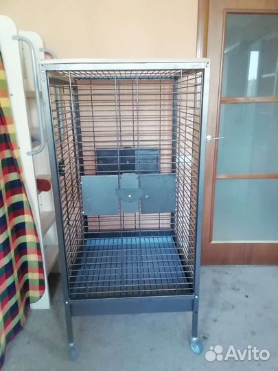 Клетка большая для крупного папугая