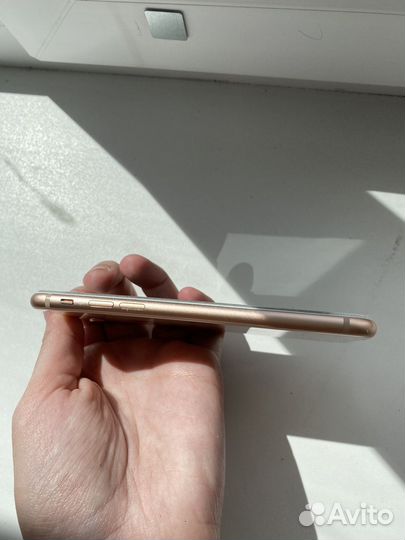 Телефон iPhone 8