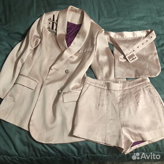 Атласный костюм tissu