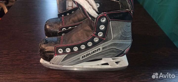 Хоккейные коньки bauer