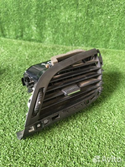 Дефлектор воздушный передний левый Peugeot 207