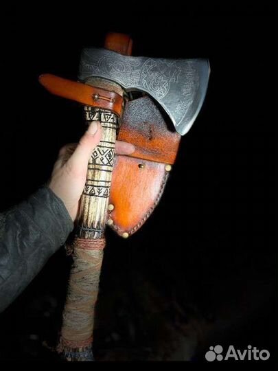 Топор кованый Рунический