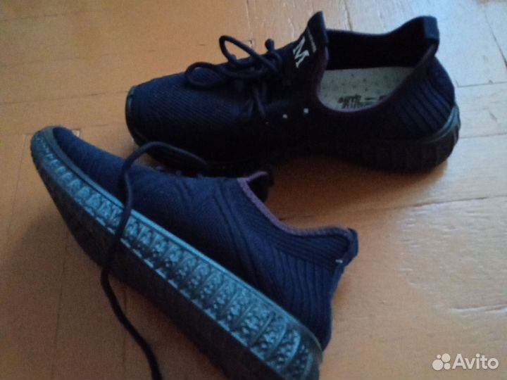 Кроссовки женские 37