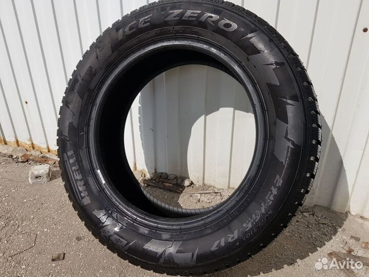 Pirelli Ice Zero 215/65 R17 103T