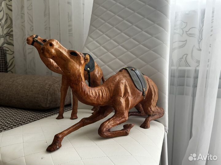 Статуэтки (верблюдов)