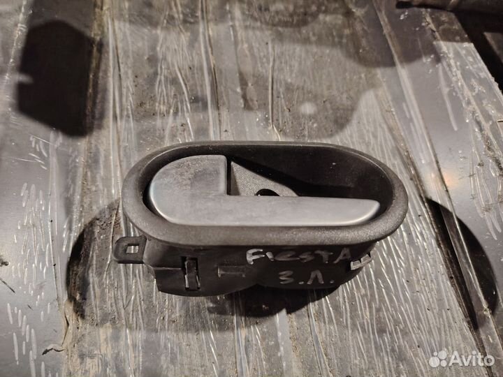 Ручка задняя левая Ford Fiesta Mk5