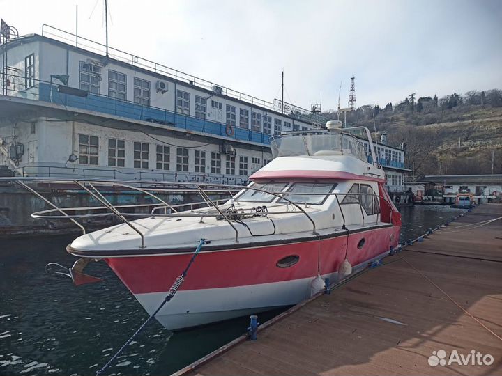 Продам моторную яхту