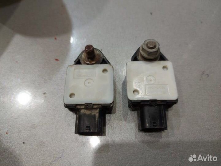 Датчик удара Toyota Hilux 2015