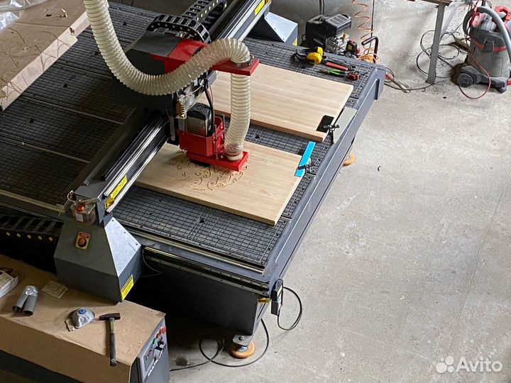Фрезерная резка дерева и пластика