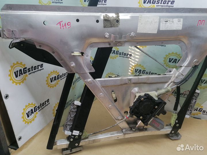 Стеклоподъемник правый Audi TT 8n