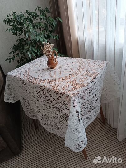 Ажурная вязаная скатерть