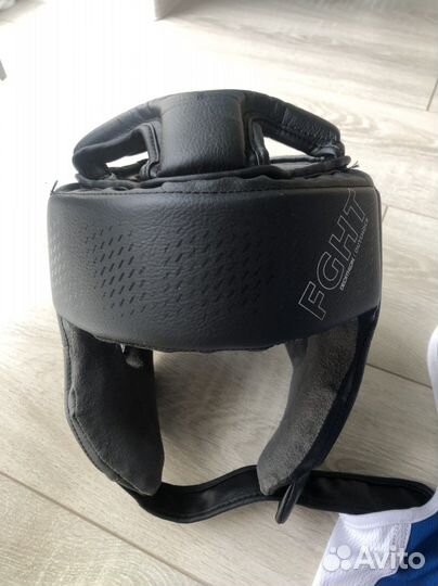 Шлем, бинты, скакалка, мяч