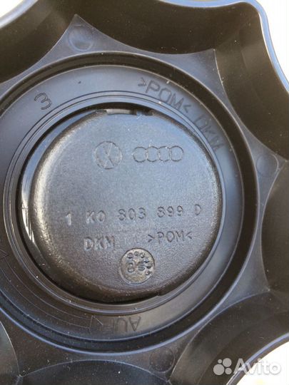 Болт крепления запасного колеса Volkswagen Jetta 5