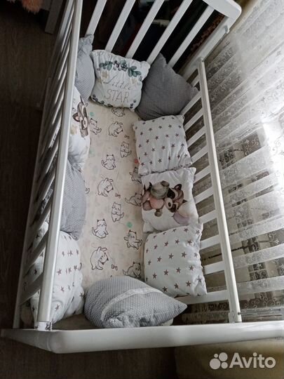 Детская кровать с маятником и матрасом бу