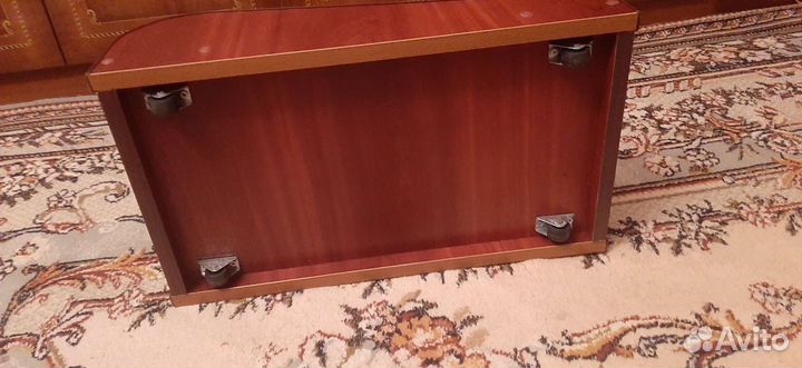 Две подставки на колесах