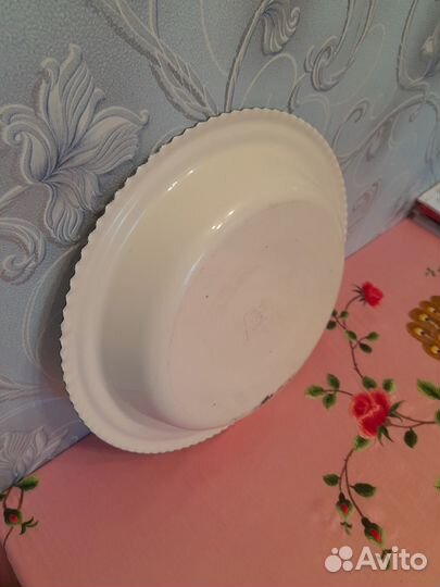 Эмалированное большое блюдо