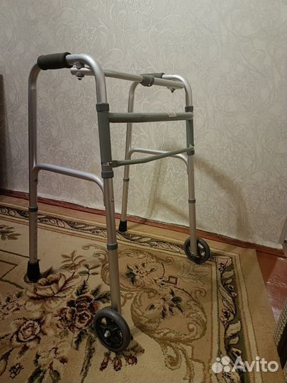 Ходунки для взрослых на колесах