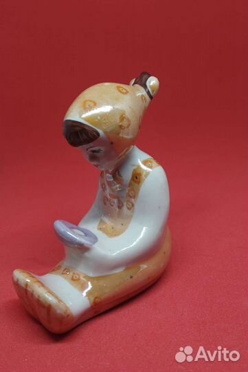 Фарфоровая статуэтка 