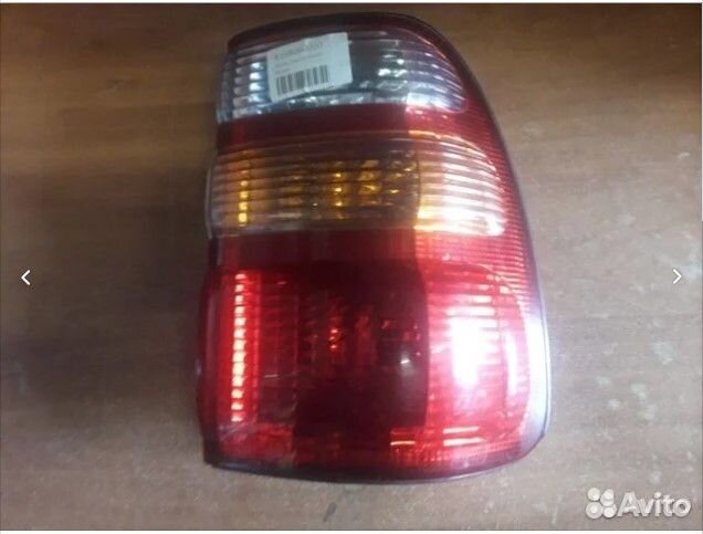 Фонарь задний правый Toyota Land Cruiser J100