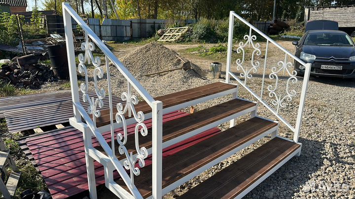 Лестница для входа в дом